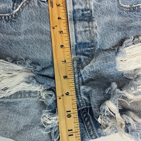 Levis 501 Original High Rise Distressed Denim Shorts Light Wash Blue W26 56327 - Picture 7 of 8